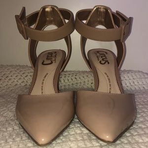 Nude/tan colored point toe heels